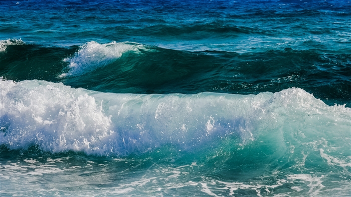 Ocean waves with foam and surf 4K
