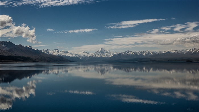 Lake Pukaki and snow-capped mountains, New Zealand 4K