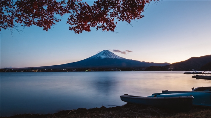 Mount Fuji and Lake Kawaguchiko in Autumn