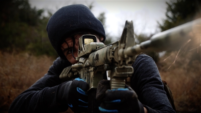 Person aiming a rifle in 4K