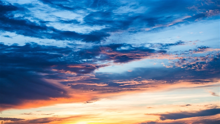 Vibrant Sunset Sky with Dramatic Clouds 4K