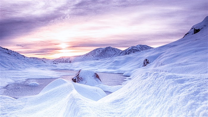 Snowy mountains at dawn in Scotland 4K