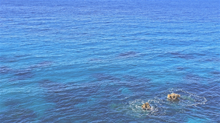 Ocean with rocks and blue water 4K