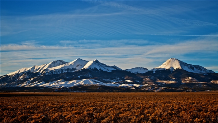 Snowy mountains in Colorado under a blue sky