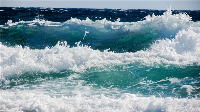 Crashing ocean wave with foam and spray 4K