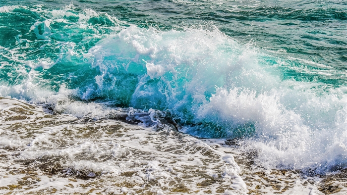 Ocean wave crashing on rocky shore 4K