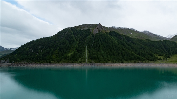 Mountain lake and sky 4K