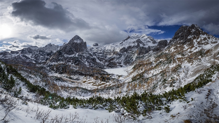 Snow-covered mountains and peaks in 4K