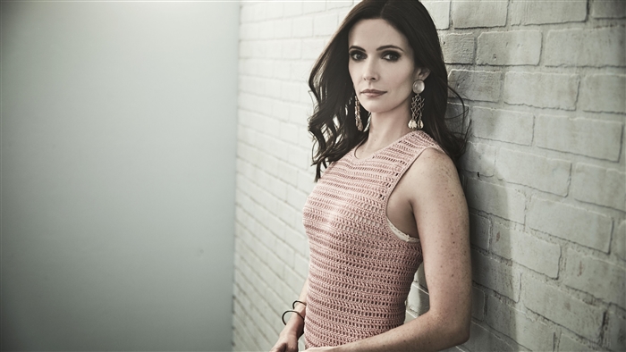 Bitsie Tulloch In Arrowverse