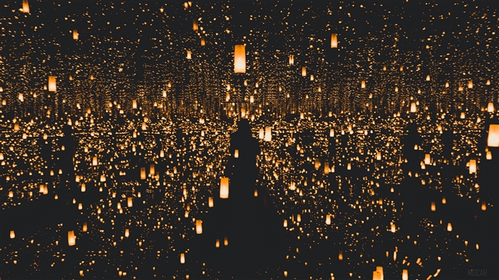 Infinity Mirror Room with Lanterns