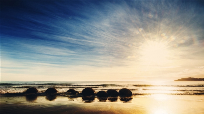 Moeraki Boulders at sunrise, New Zealand 4K