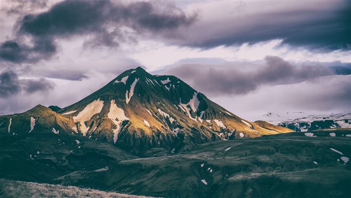 Mountain Range Landscape with Snow Patches 4K