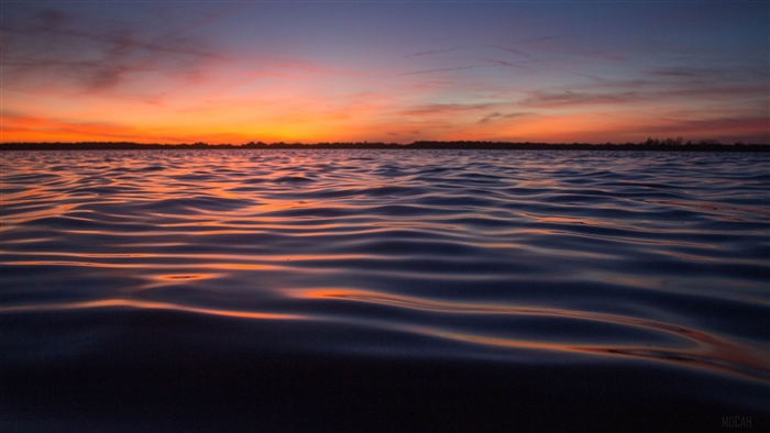 Ocean waves at sunset 4K