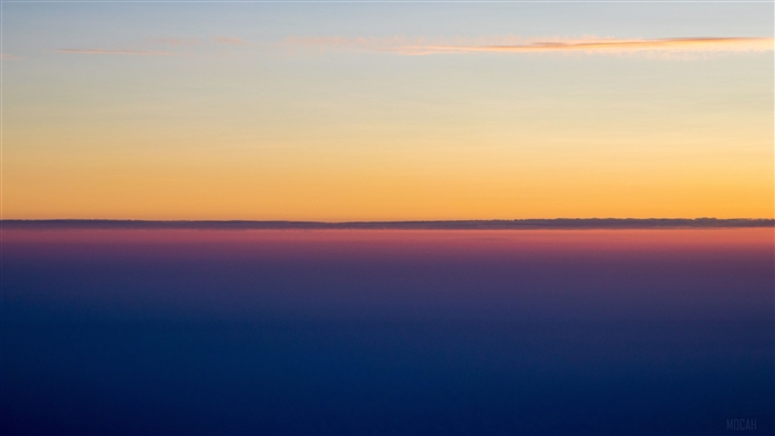Minimalist 4K Colour Gradient of Sky at Sunset
