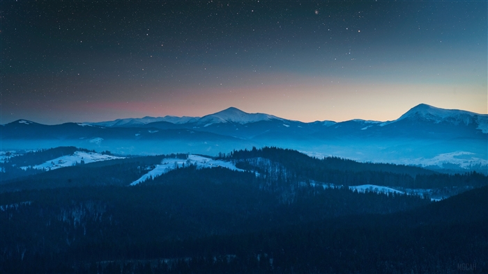 Starry Night Sky Over Blue Mountains 4K