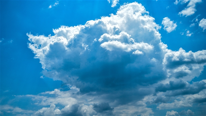 Cumulus Clouds in a Blue Sky 4K