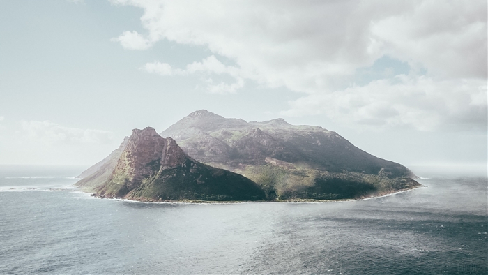 4K Mountains and Water Landscape