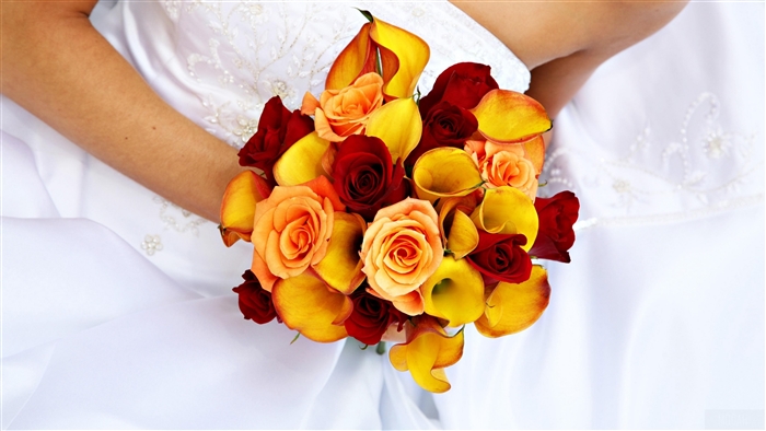 Bridal bouquet with roses and calla lilies