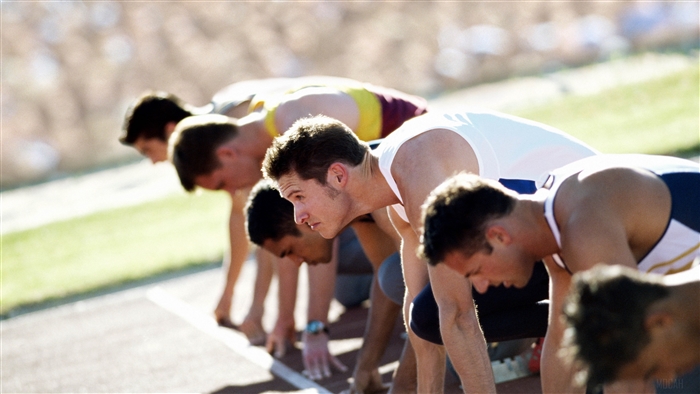 Runners at the starting line in a race, 4K