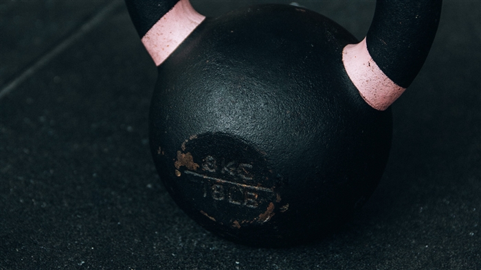 Black Kettlebell with 8kg 18lb Marking 4K