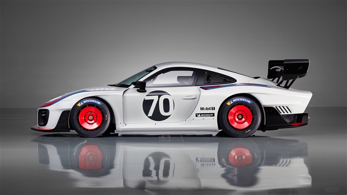 Porsche 935 2019 Martini Racing Livery Side View 4K