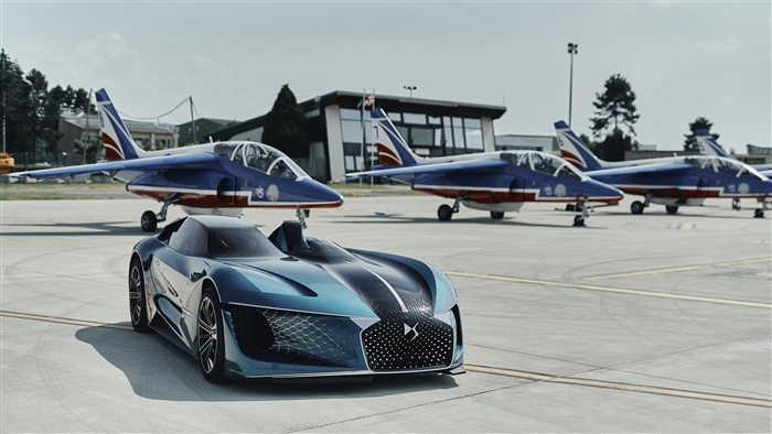 DS X E Tense concept car with jets