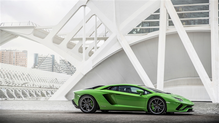 Green 2018 Lamborghini Aventador S Side View 4K