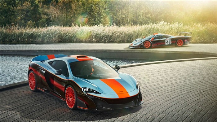 McLaren 675LT and McLaren F1 with Gulf Racing Theme