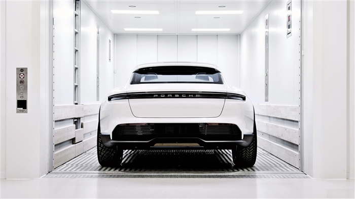 Porsche Mission E Cross Turismo 2018 Rear
