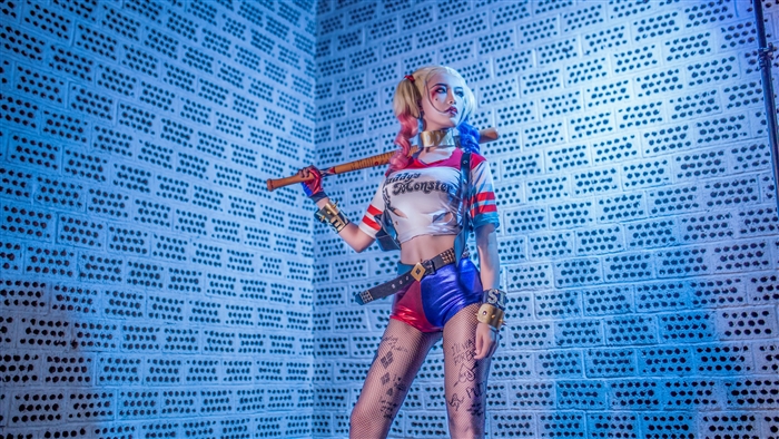 Harley Quinn Cosplay with Baseball Bat 4K