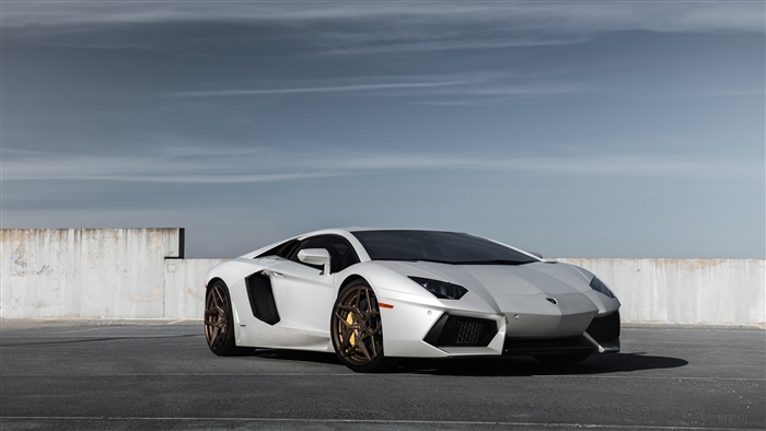 White Lamborghini Aventador 4K