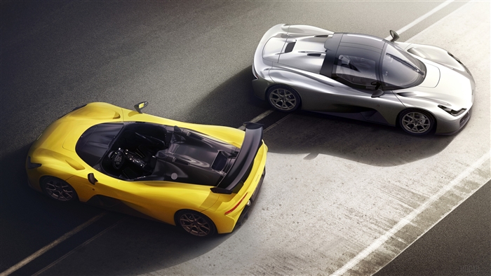 Yellow and silver Dallara Stradale cars