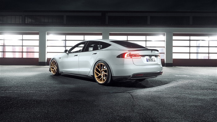 White Tesla Model S by Novitec 4K