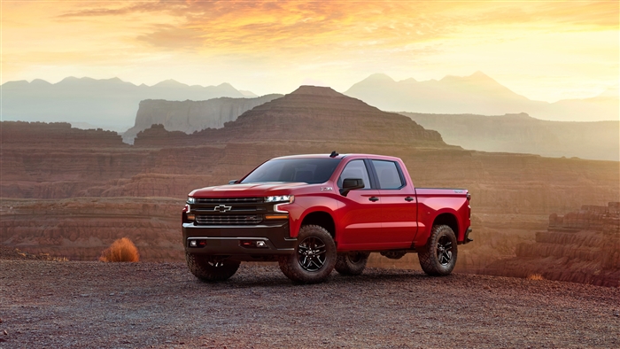 Red 2019 Chevrolet Silverado 4K