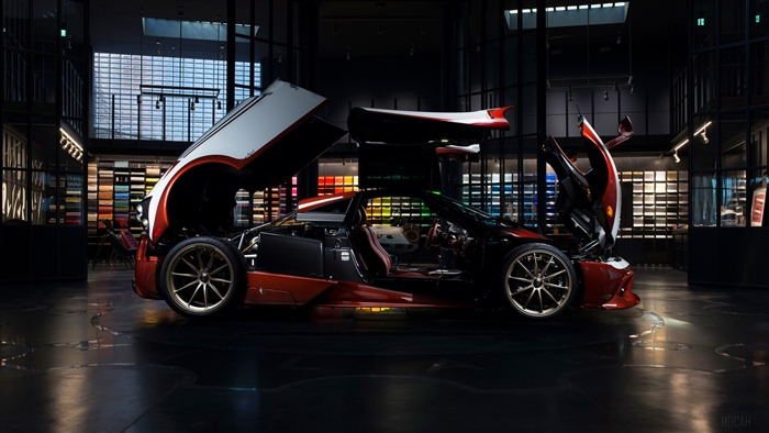Pagani Huayra Lampo 2018 with open doors