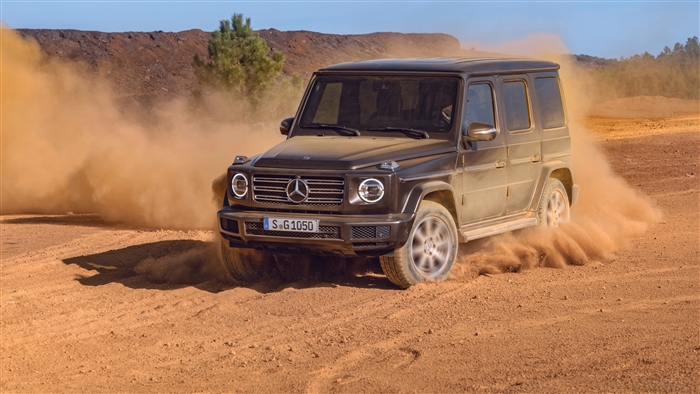 4K 2019 Mercedes G Class driving off-road
