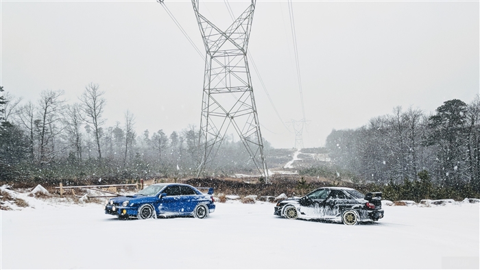 Two Subarus in the Snow 4K