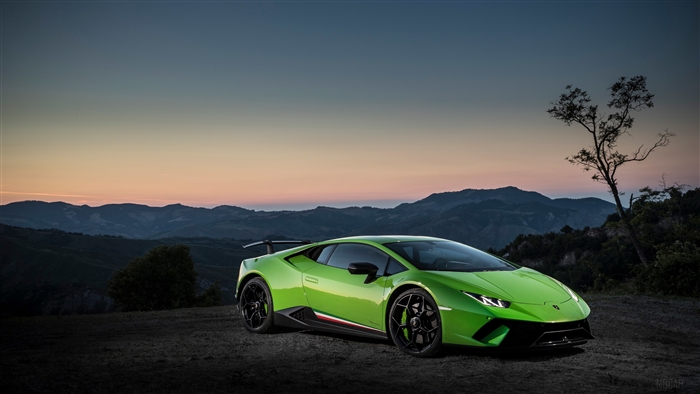 Green Lamborghini Huracan Performante 4K
