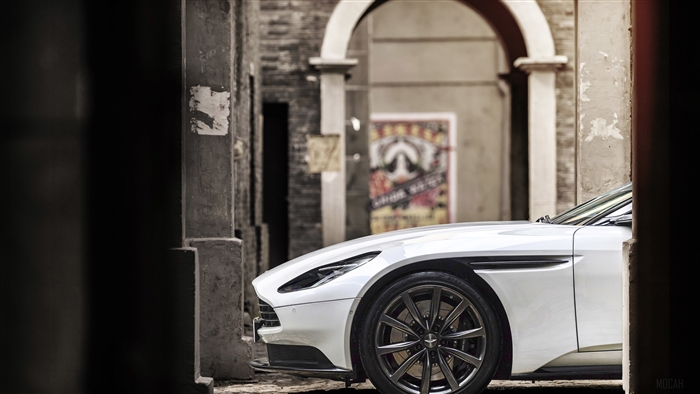2018 Aston Martin DB11 V8