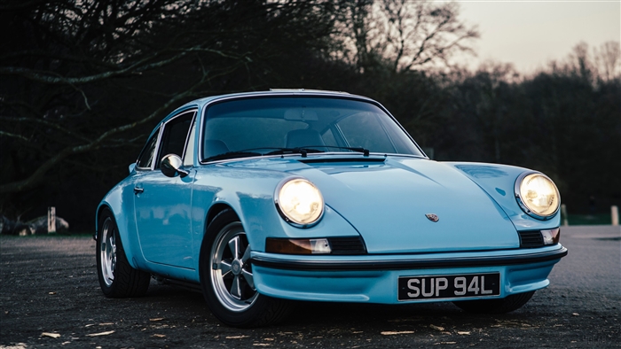 Blue Porsche Vintage Car 4K