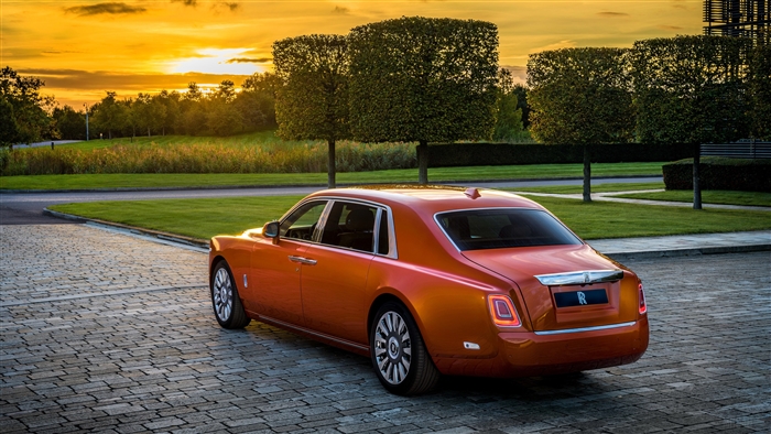 Orange Rolls Royce Phantom EWB 4K Rear