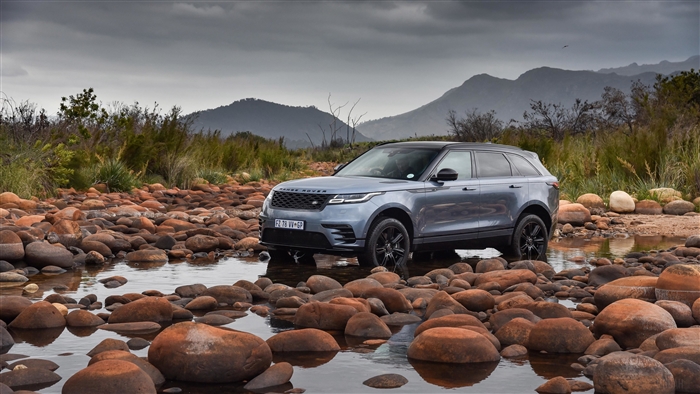 Range Rover Velar R Dynamic D300 HSE Black Pack 4K