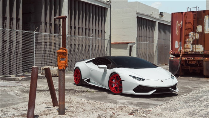White Lamborghini Huracan with red wheels 4K