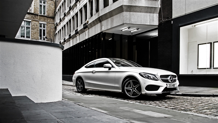 White Mercedes Benz C Class Coupe 4K
