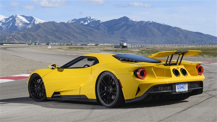 Yellow Ford GT 2017 4K on a Race Track