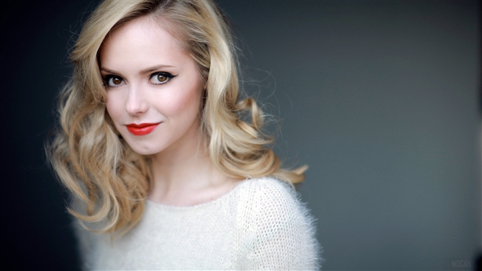 Hannah Tointon Blonde Hair 4K Portrait