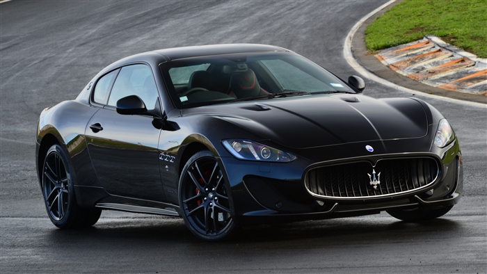 Black Maserati GranTurismo MC Sportline 4K