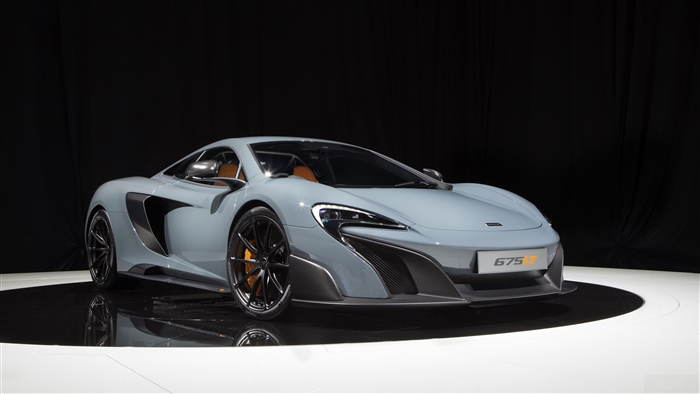 McLaren 675LT UK-spec 2015 side view 4K