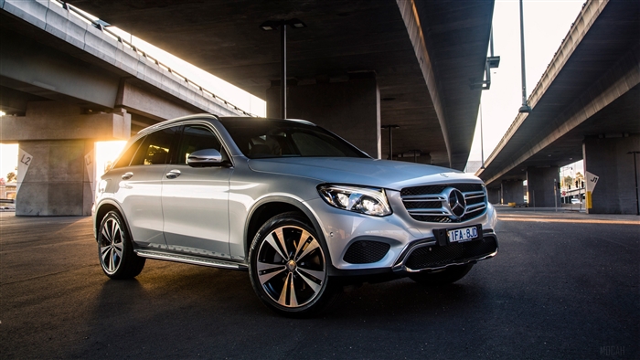 Silver Mercedes-Benz GLC-Class X253 4K