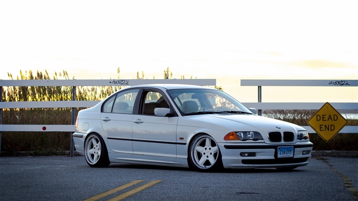 White BMW E46 325i 4K